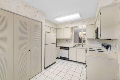 7286 Huntington Lane #108, Delray Beach FL - photo 9 of 55