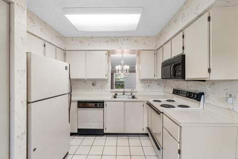 7286 Huntington Lane #108, Delray Beach FL - photo 10 of 55