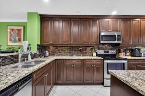 43 W Stratford Lane #B, Boynton Beach FL - photo 18 of 54
