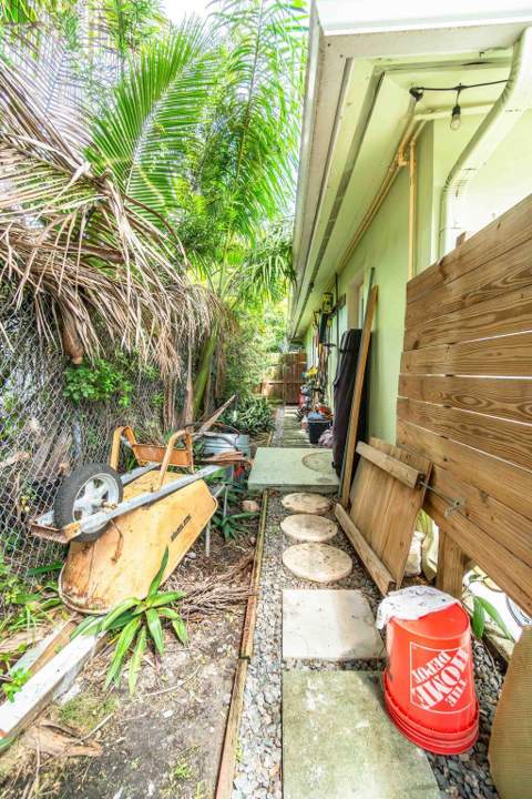 218 NE 2nd Place, Dania Beach FL - photo 18 of 26
