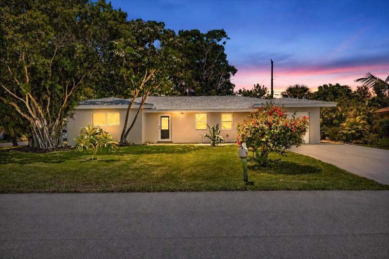 3 bedroom Single Family Residence at 902 Garnett Street, Lyndon Lanes 2, Lantana — photo 2