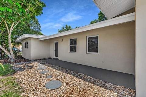 902 Garnett Street, Lantana FL - photo 7 of 43