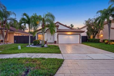 20564 SW 5th Street, Pembroke Pines FL - photo 22 of 28