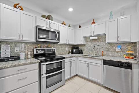 7108 Hawks Nest Terrace, Riviera Beach FL - photo 9 of 47