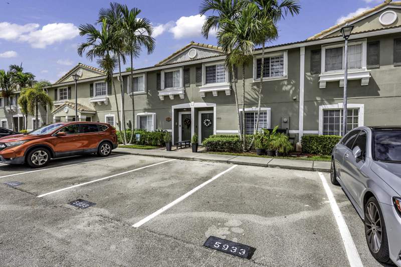 3 bedroom Townhouse at 5933 Manchester Way #5933, Lyons Industrial Park, Tamarac — photo 2