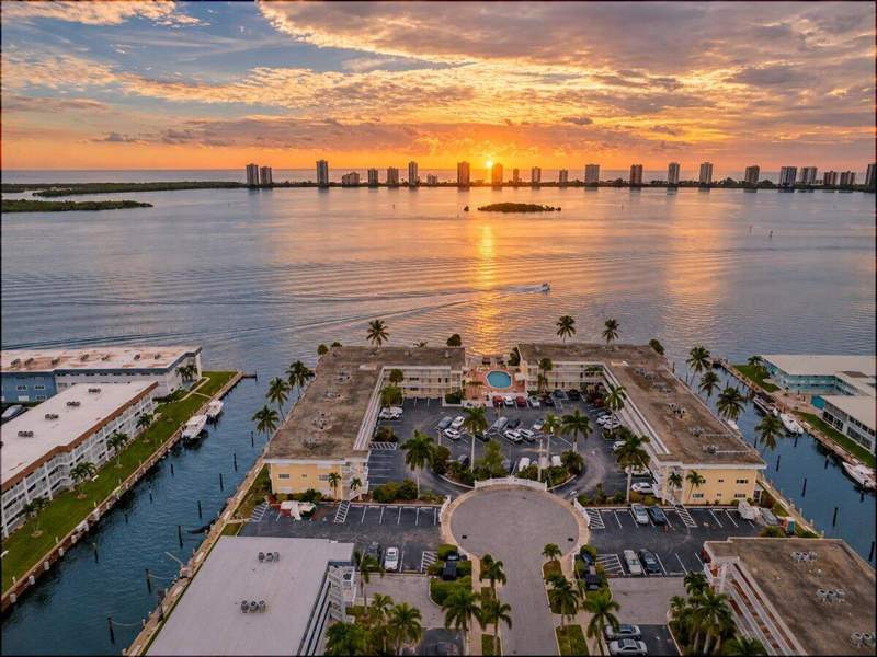 1 bedroom Stock Cooperative at 101 Doolen Court #205, Lake Colony Apts One Inc, North Palm Beach — photo 4
