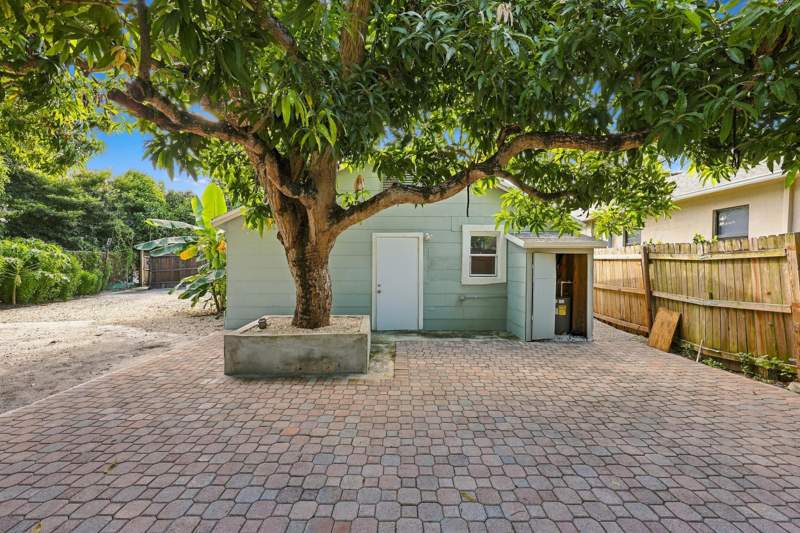 2 bedroom Single Family Residence at 618 S Pine Street #B, Lakeview Heights Add 1, Lake Worth Beach — photo 3