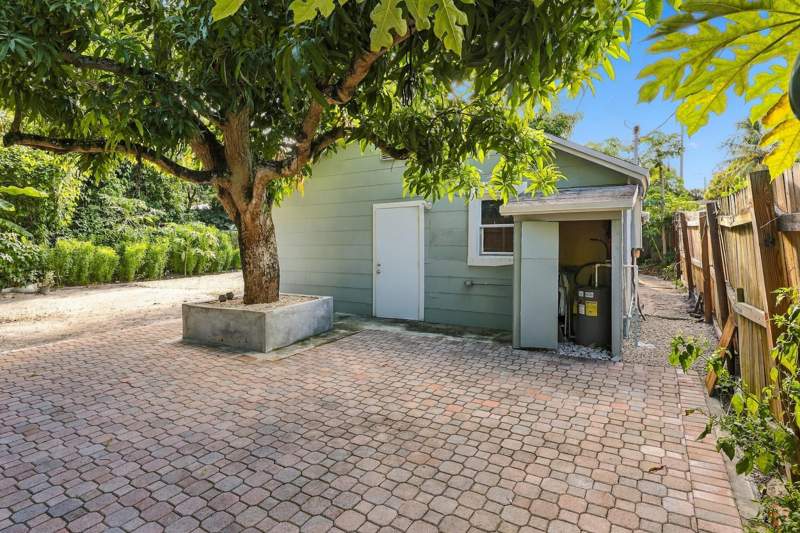 2 bedroom Single Family Residence at 618 S Pine Street #B, Lakeview Heights Add 1, Lake Worth Beach — photo 4