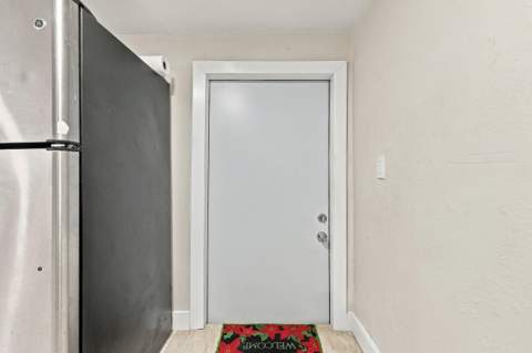 618 S Pine Street #B, Lake Worth Beach FL - photo 6 of 28