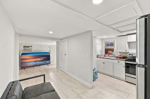 618 S Pine Street #B, Lake Worth Beach FL - photo 7 of 28