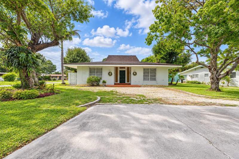 4 bedroom Single Family Residence at 1707 S 8th Street, Sunrise Estates, Fort Pierce — photo 2