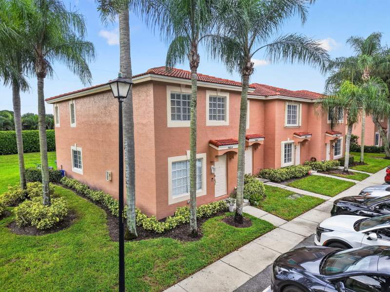 3 bedroom Townhouse at 9854 Kamena Circle, Santa Cruz, Boynton Beach — photo 3