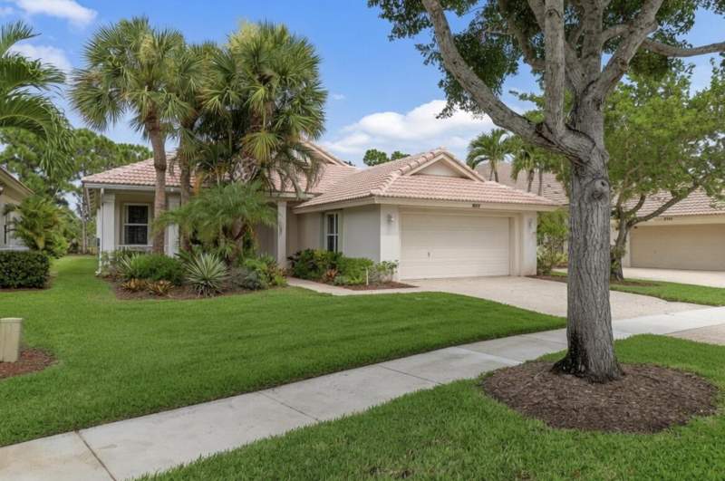 3 bedroom Single Family Residence at 9110 Bay Harbour Circle, Baywinds Rpd 1, West Palm Beach — photo 3