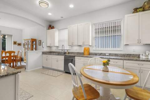 9110 Bay Harbour Circle, West Palm Beach FL - photo 15 of 43
