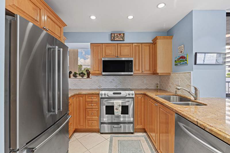 1 bedroom Condominium at 5250 N Ocean Drive #3N, Capri Of Singer Island Condo, Singer Island — photo 3