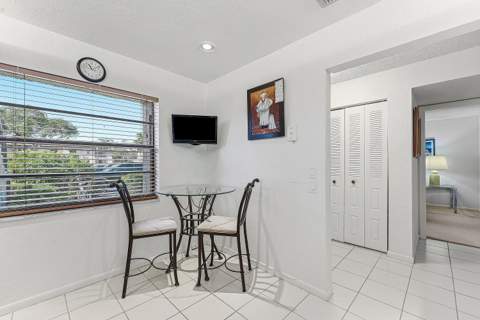 9283 Vista Del Lago #G, Boca Raton FL - photo 8 of 31