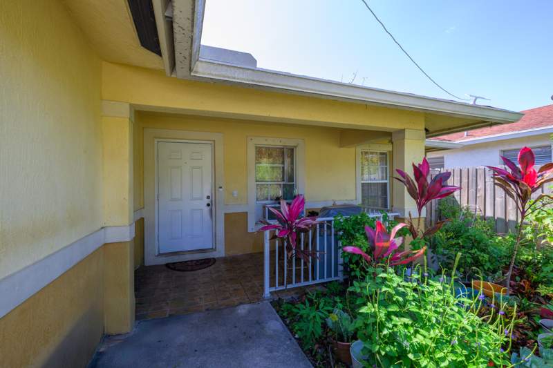 3 bedroom Single Family Residence at 631 S A Street #631, Royal Palm Park, Lake Worth Beach — photo 3