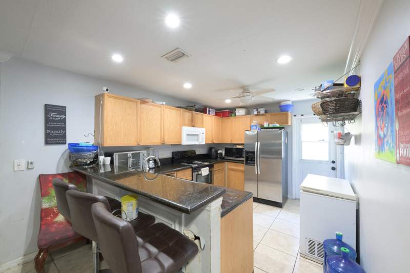 3 bedroom Single Family Residence at 631 S A Street #631, Royal Palm Park, Lake Worth Beach — photo 4