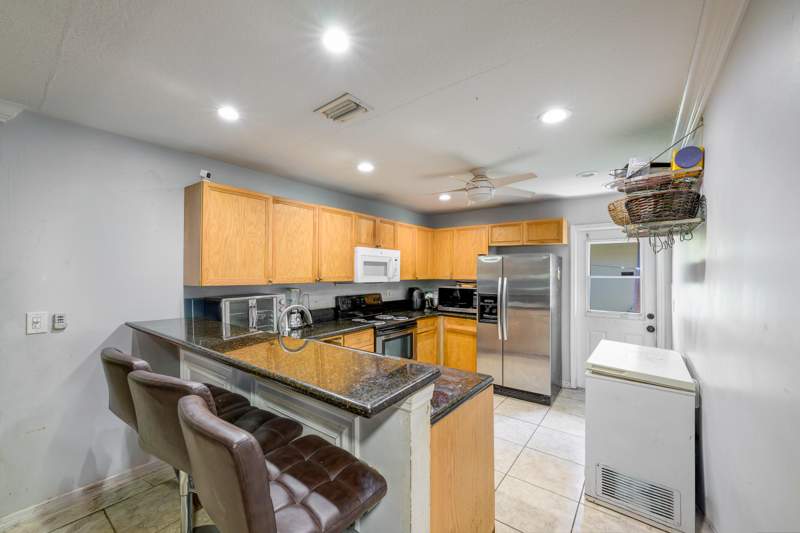 3 bedroom Single Family Residence at 631 S A Street #631, Royal Palm Park, Lake Worth Beach — photo 5