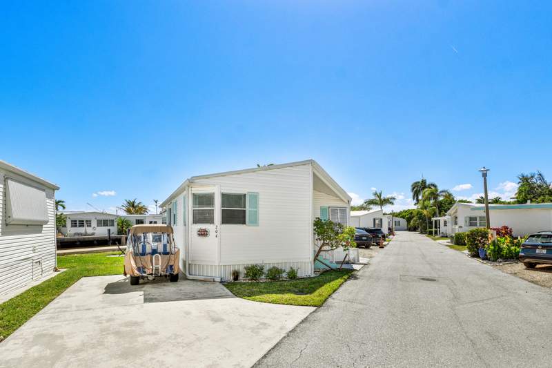 2 bedroom Stock Cooperative at 204 Mallard Drive #U, Briny Breezes Inc, Briny Breezes — photo 2