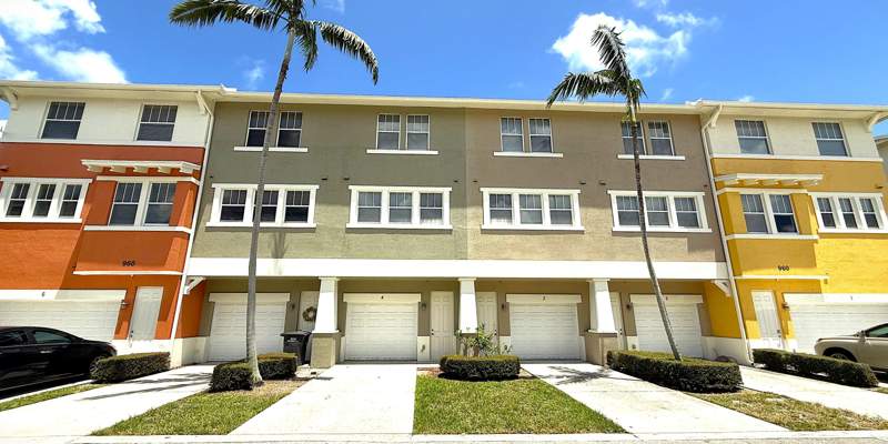 2 bedroom Townhouse at 960 Millbrae Court #4, Cityside Condo, West Palm Beach — photo 3