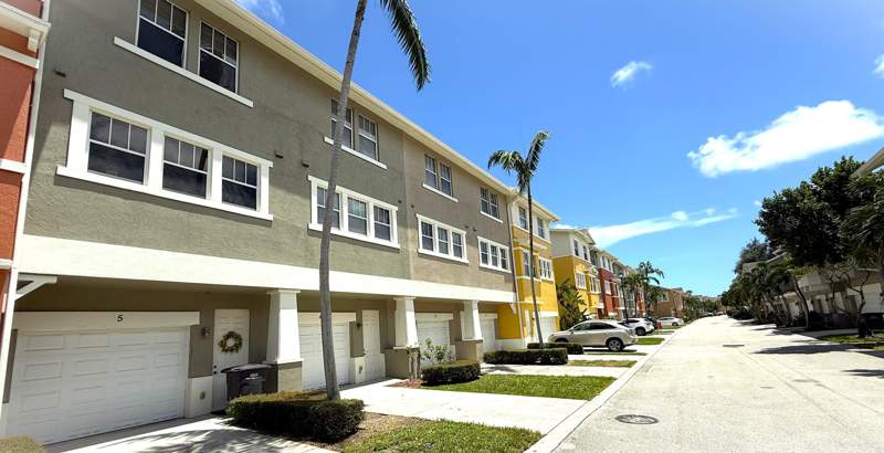2 bedroom Townhouse at 960 Millbrae Court #4, Cityside Condo, West Palm Beach — photo 4
