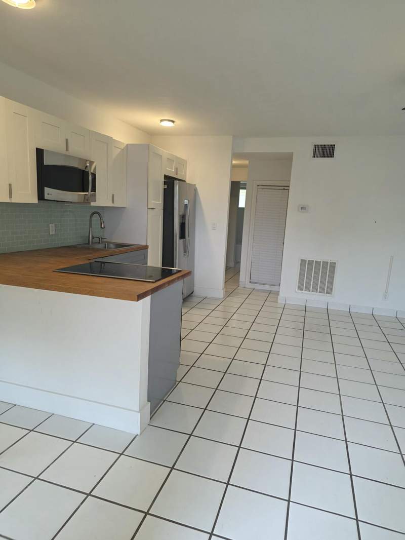 1 bedroom Condominium at 2716 NE 30th Place #105C, Sutton Place Condo, Fort Lauderdale — photo 4