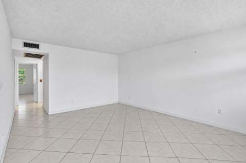 4025 Swansea B #4025, Deerfield Beach FL - photo 7 of 105