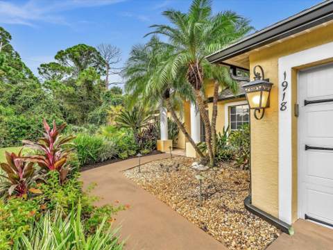 1918 SW Bellevue Avenue, Port St. Lucie FL - photo 8 of 77