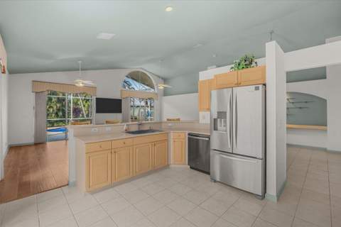 1629 SE Shelburnie Way, Port St. Lucie FL - photo 16 of 65