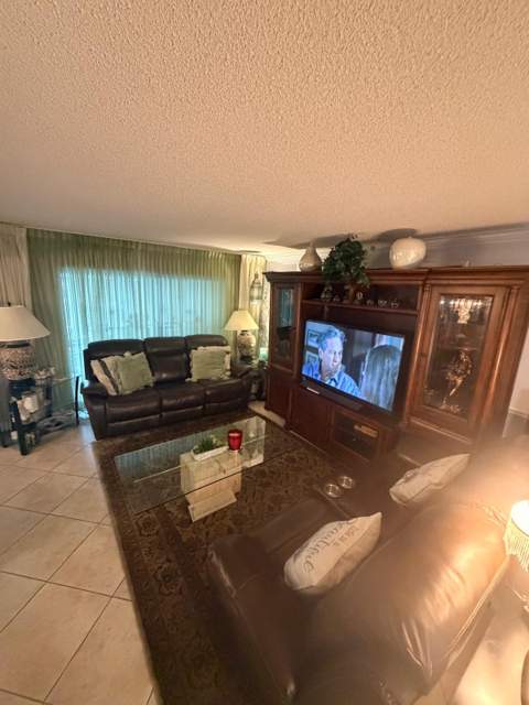 627 Laconia Circle #B, Lake Worth FL - photo 7 of 26