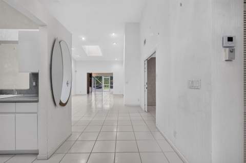 7136 Summer Tree Drive, Boynton Beach FL - photo 7 of 32