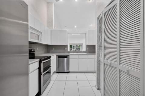 7136 Summer Tree Drive, Boynton Beach FL - photo 19 of 32