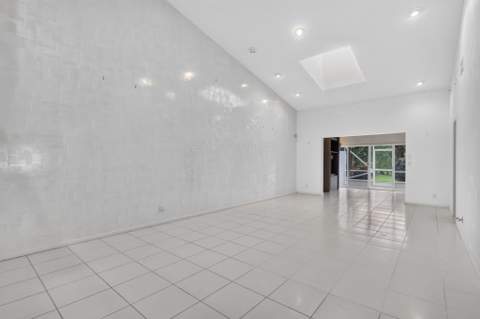 7136 Summer Tree Drive, Boynton Beach FL - photo 9 of 32