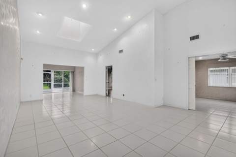 7136 Summer Tree Drive, Boynton Beach FL - photo 13 of 32
