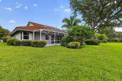 7136 Summer Tree Drive, Boynton Beach FL - photo 6 of 32