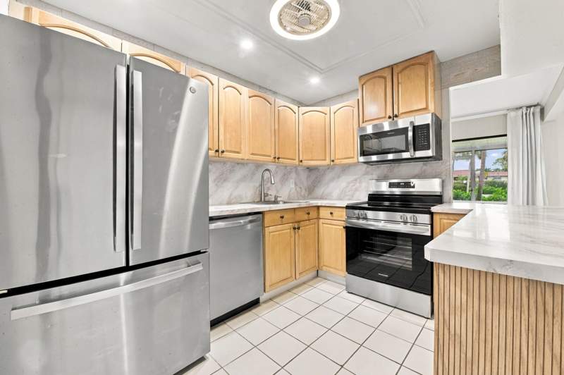 3 bedroom Townhouse at 1149 NW 13th Street #Apt 6, Boca Village Ph I-A Condo, Boca Raton — photo 2