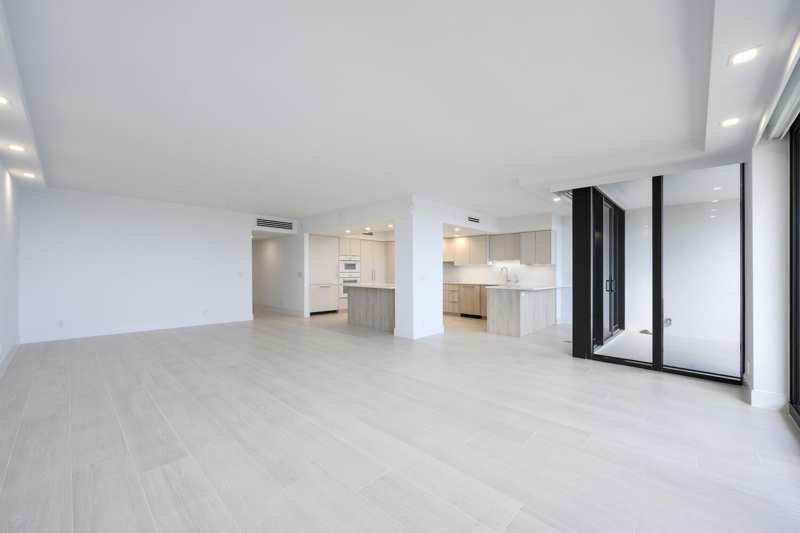 2 bedroom Condominium at 525 S Flagler Drive #14c, Plaza Of The Palm Beaches Condo, West Palm Beach — photo 1