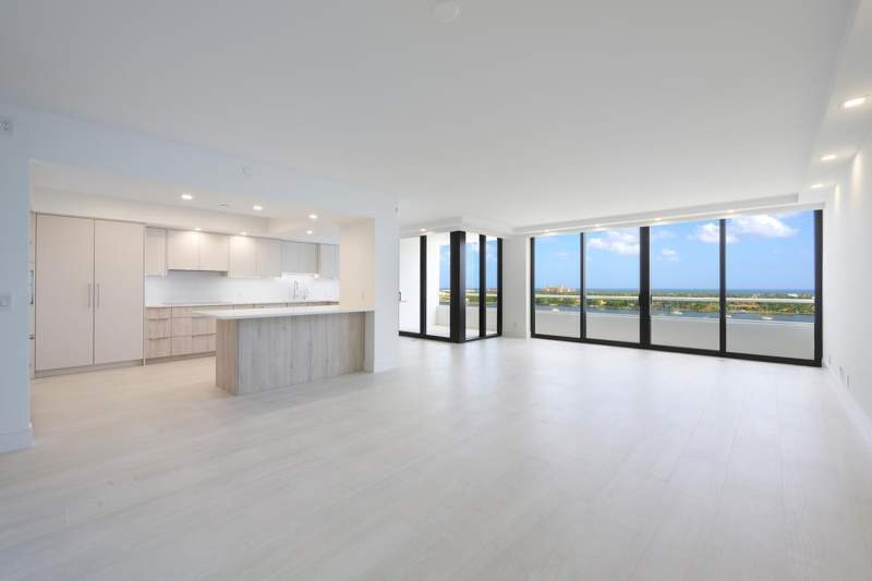 2 bedroom Condominium at 525 S Flagler Drive #14c, Plaza Of The Palm Beaches Condo, West Palm Beach — photo 5