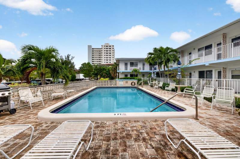 1 bedroom Stock Cooperative at 3232 Canal Drive, Rio-Mar Apts Co-Op, Pompano Beach — photo 2