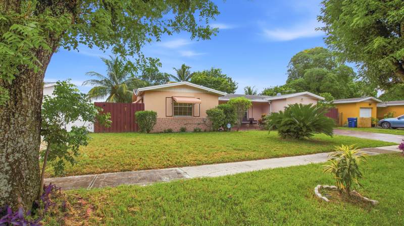 2 bedroom Single Family Residence at 4460 NW 24th Street, Holiday Village Sec Two, Lauderhill — photo 3