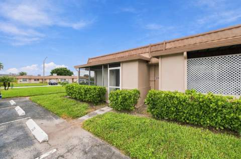 334 Seville N, Delray Beach FL - photo 6 of 37