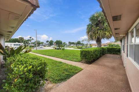 334 Seville N, Delray Beach FL - photo 7 of 37