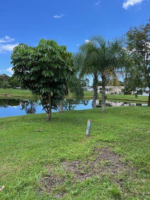 2 bedroom Manufactured Home at 7 La Paloma Lane, Spanish Lakes Riverfront, Port St. Lucie — photo 2