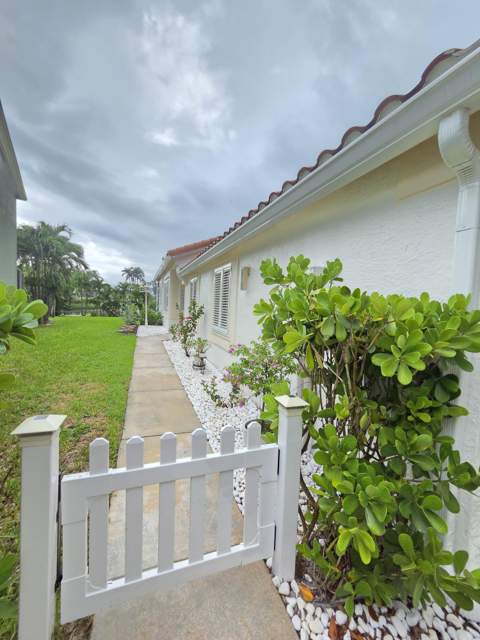 1210 Oakwater Drive, Royal Palm Beach FL - photo 17 of 21