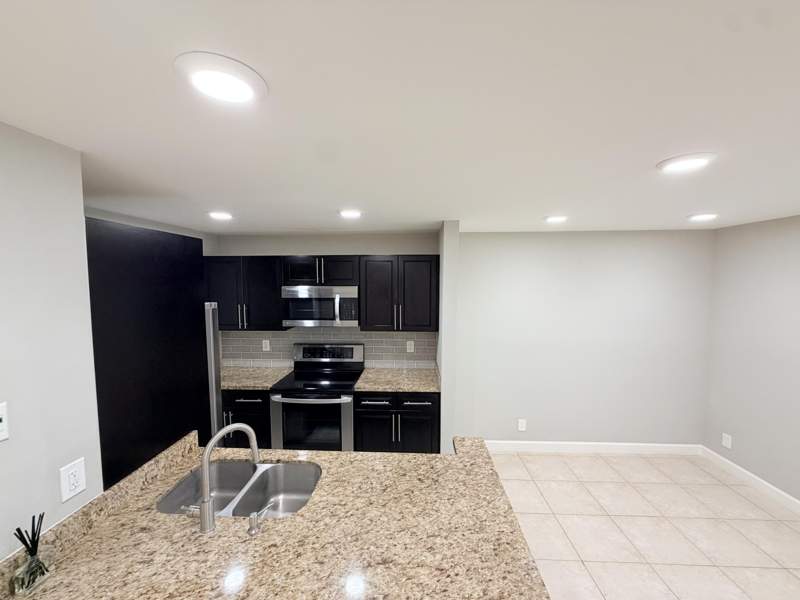 2 bedroom Condominium at 907 Meadows Circle, Meadows On The Green Condo, Boynton Beach — photo 3