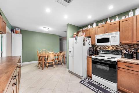 7416 Cocoanut Drive, Greenacres FL - photo 7 of 20