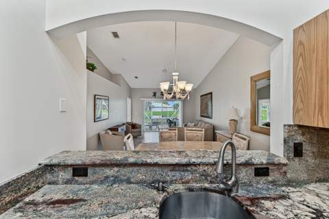 8464 Logia Circle, Boynton Beach FL - photo 9 of 38