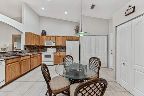 8464 Logia Circle, Boynton Beach FL - photo 6 of 38