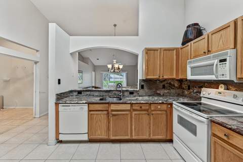 8464 Logia Circle, Boynton Beach FL - photo 8 of 38